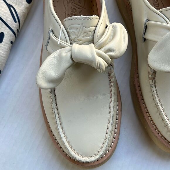 Sperry Captain's Crepe Bow Oxford in Ivory with Tote Bag - Picture 5 of 12